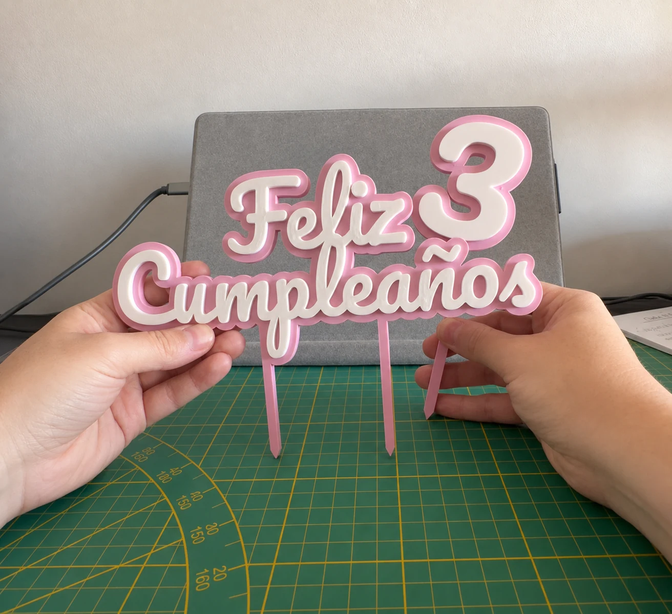 Toppers personalizados para una tarta de cumpleaños