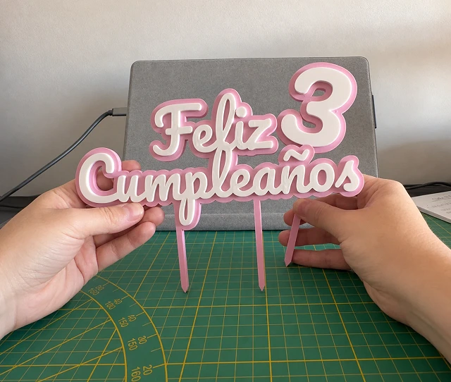 Toppers personalizados para una tarta de cumpleaños
