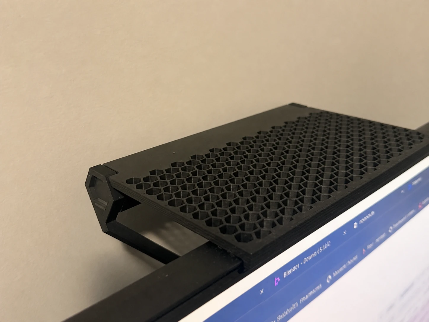 Bandejas para organizar el monitor