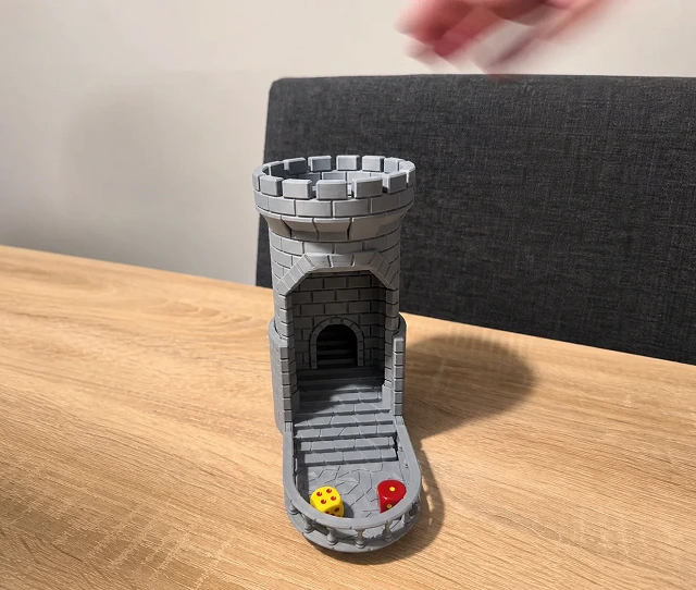 Torre para lanzar dados